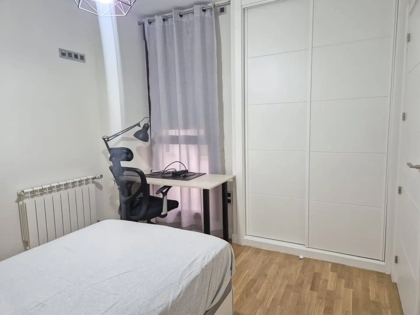 Bedroom of Flat for rent in Badajoz  with Air Conditioner, Heating and Parquet flooring