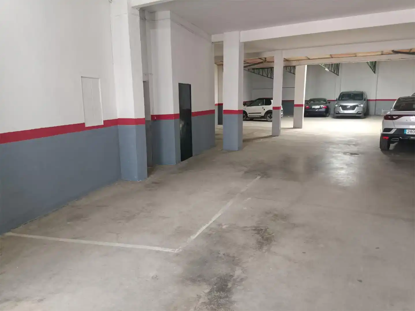 Aparcament de Casa adosada en venda en Lora del Río amb Aire condicionat, Moblat i Forn