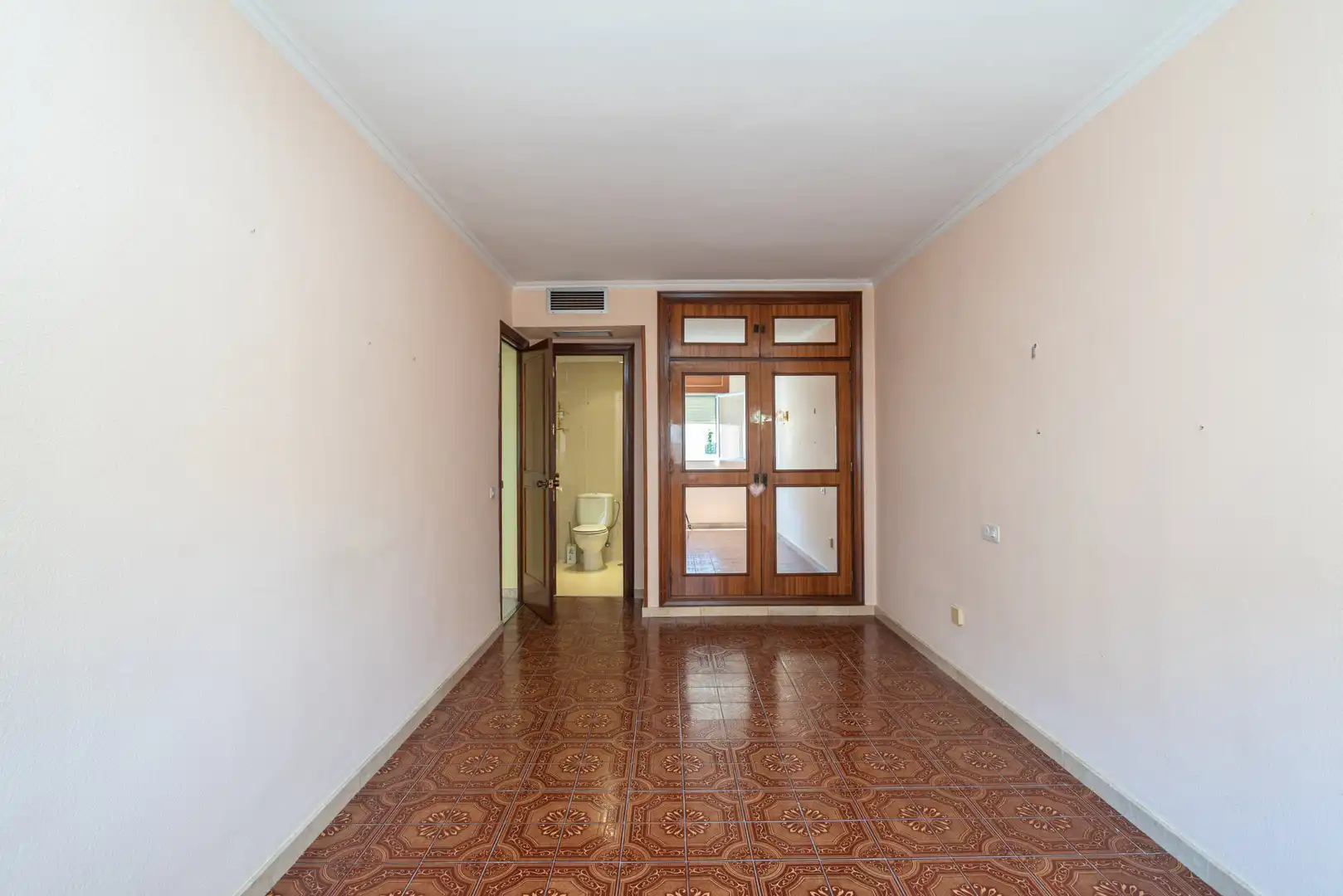 Flat for sale in Marbella  with Air Conditioner, Terrace and Community pool