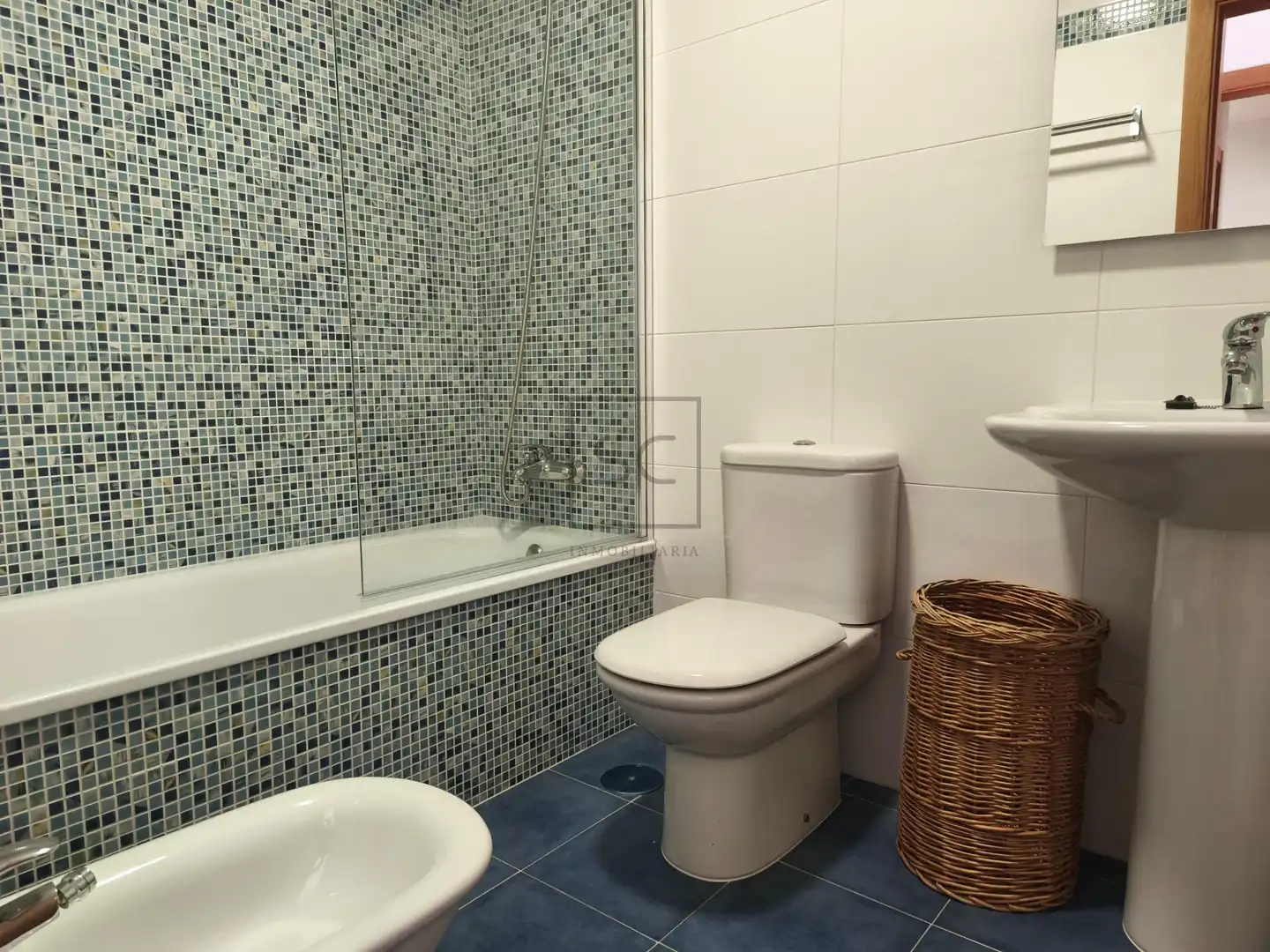Bany de Apartament de lloguer en Ares amb Traster