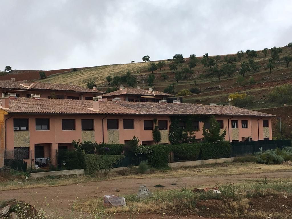 Vista exterior de Casa adosada en venda en Herrera de los Navarros amb Calefacció, Jardí privat i Terrassa
