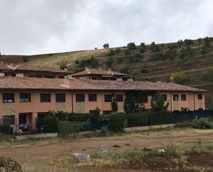 Vista exterior de Casa adosada en venda en Herrera de los Navarros amb Calefacció, Jardí privat i Terrassa