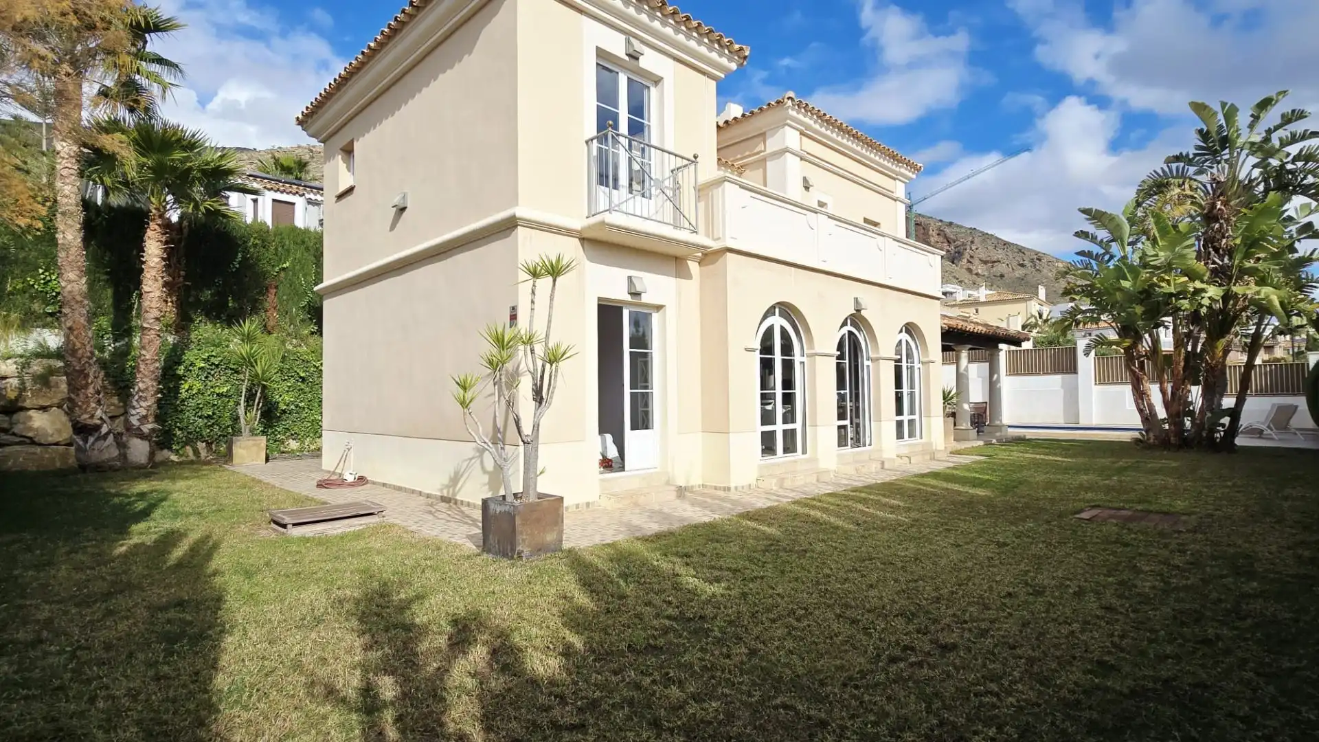 Vista exterior de Casa o xalet en venda en Finestrat amb Aire condicionat, Jardí privat i Traster