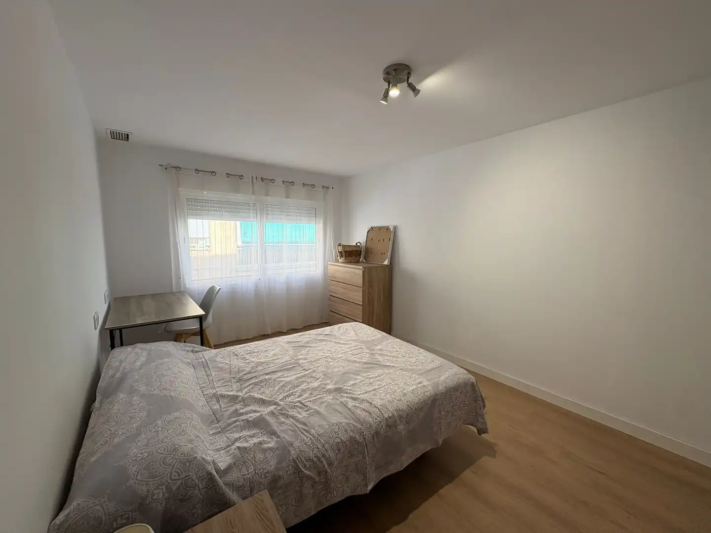 Habitación de Piso de alquiler en San Vicente del Raspeig / Sant Vicent del Raspeig con Aire acondicionado, Calefacción y Amueblado