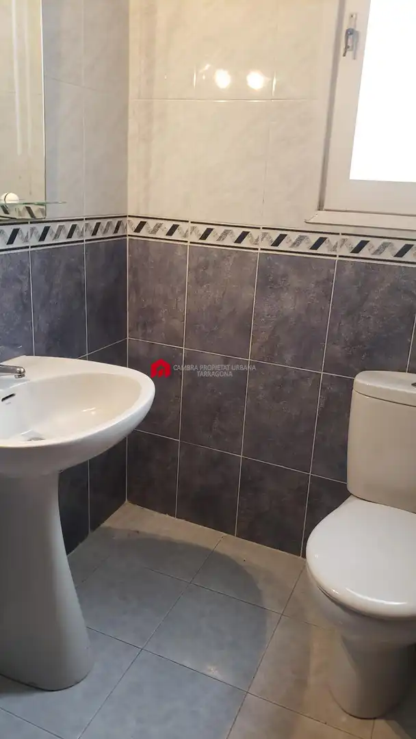 Bany de Pis en venda en Tarragona amb Calefacció, Terrassa i Balcó