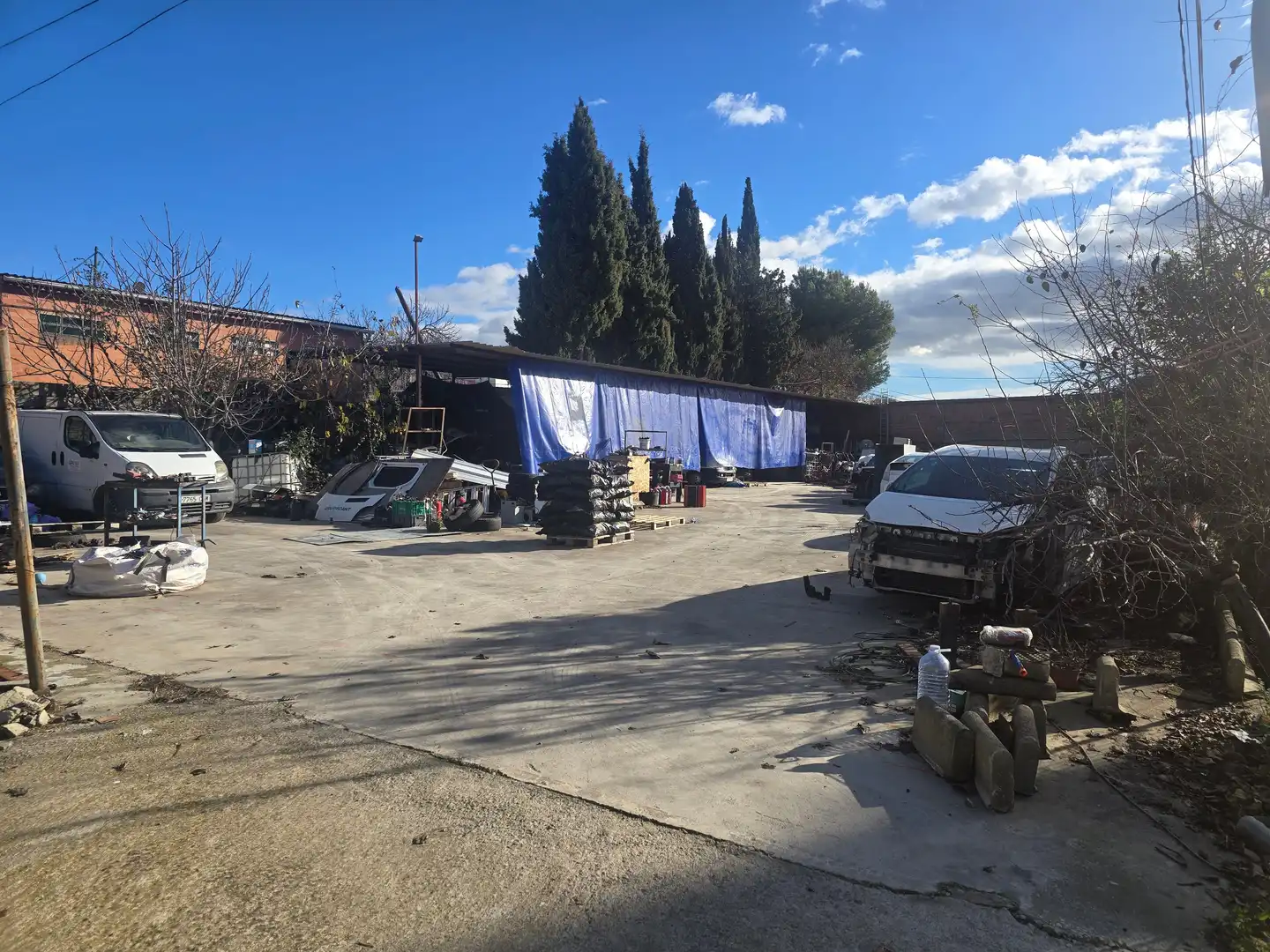 Aparcament de Finca rústica en venda en Sabadell amb Jardí privat