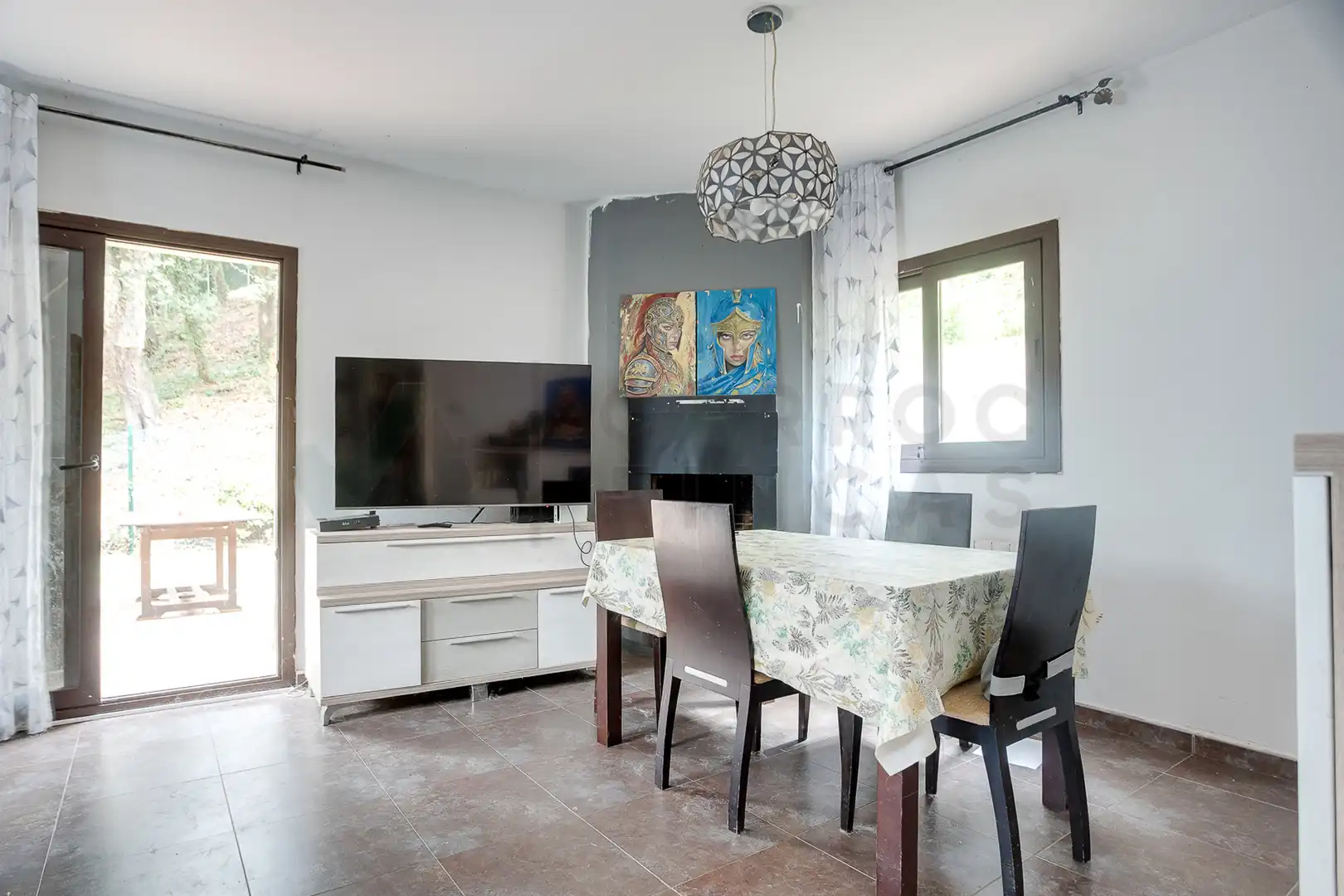 Esszimmer von Haus oder Chalet zum Verkauf in Vallgorguina mit Heizung, Privatgarten und Ofen