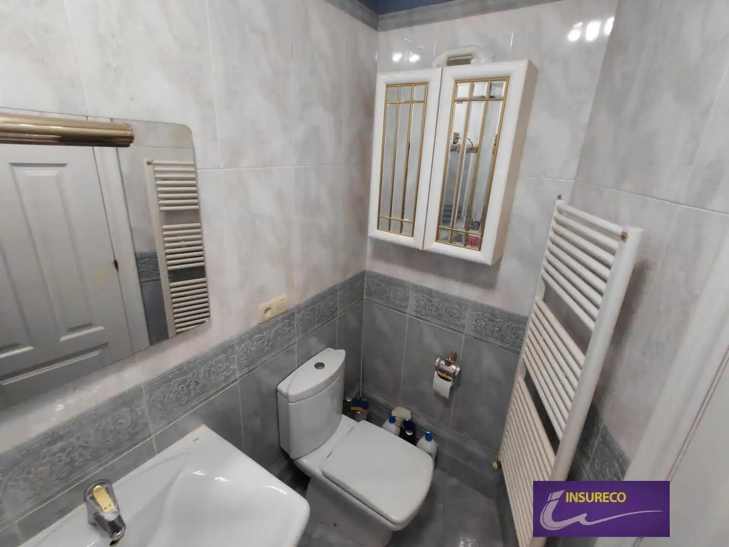 Baño de Ático en venta en León Capital  con Calefacción, Terraza y Amueblado