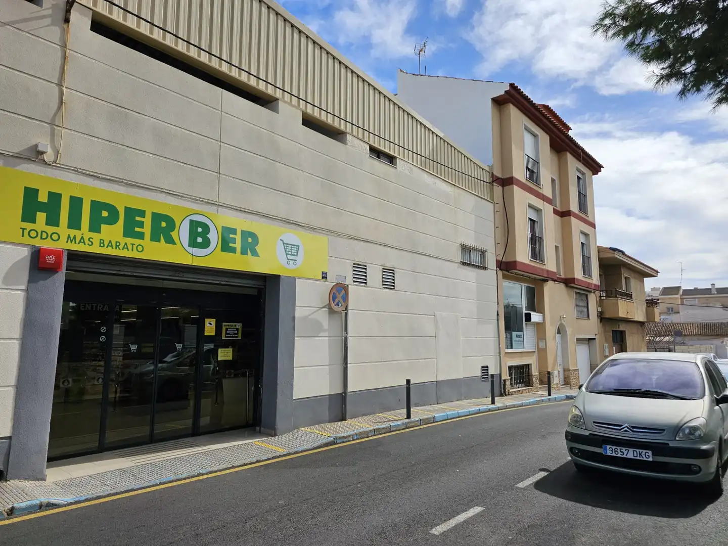 Vista exterior de Piso en venta en San Pedro del Pinatar con Aire acondicionado, Calefacción y Amueblado