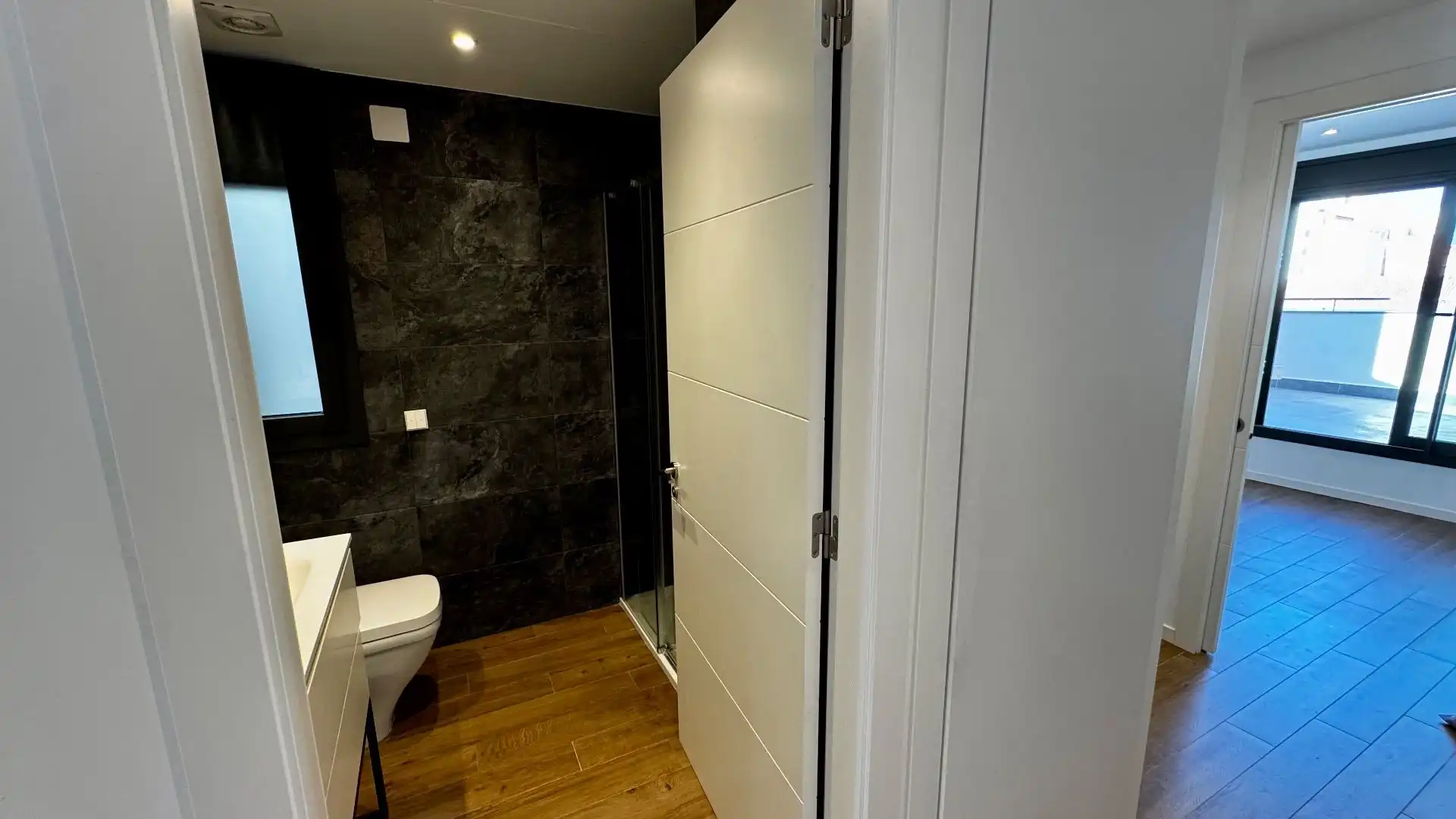 Badezimmer von Dachboden zum Verkauf in Centre