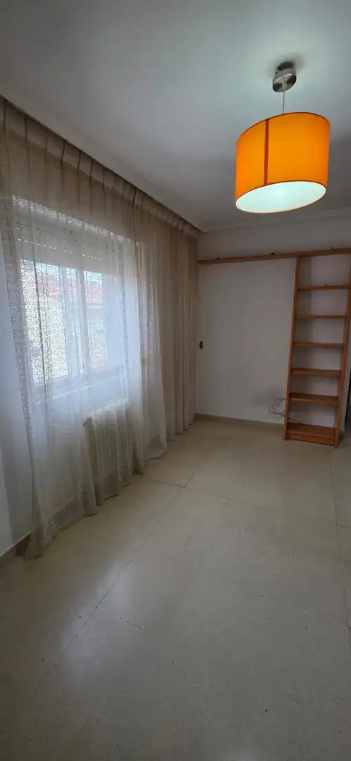 Dormitori de Pis en venda en Guijuelo amb Calefacció i Moblat