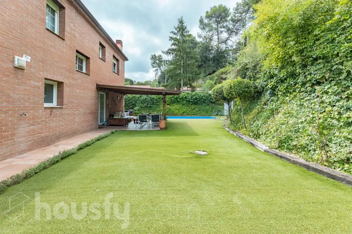 Jardí de Casa o xalet en venda en Sant Cugat del Vallès amb Aire condicionat, Calefacció i Jardí privat