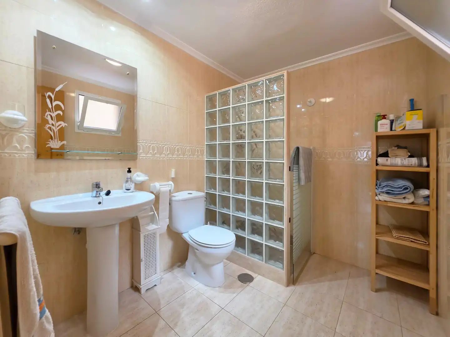 Baño de Apartamento en venta en Santa Pola con Aire acondicionado, Amueblado y Piscina comunitaria