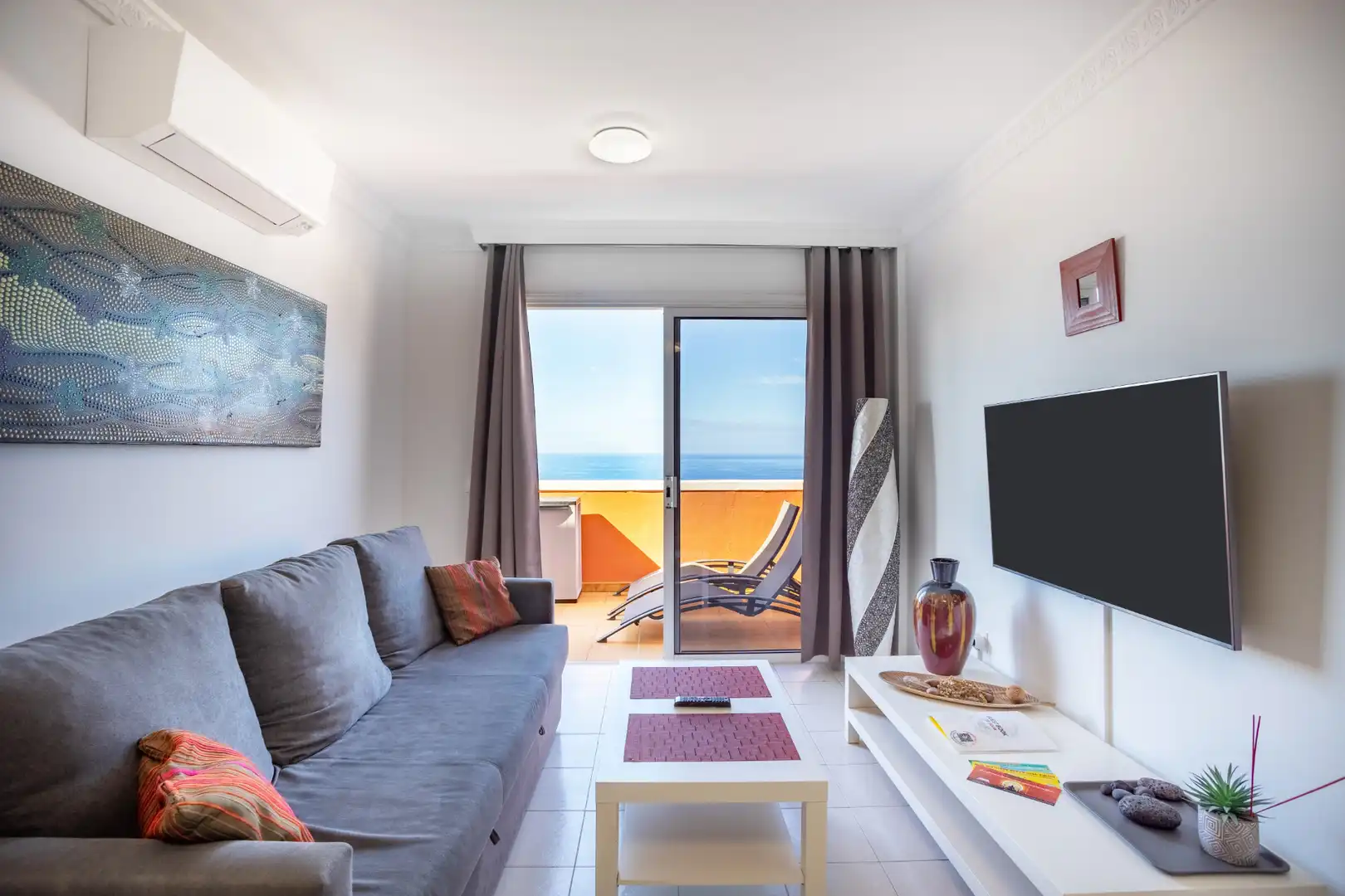 Sala de estar de Apartamento en venta en Santiago del Teide con Aire acondicionado, Terraza y Amueblado