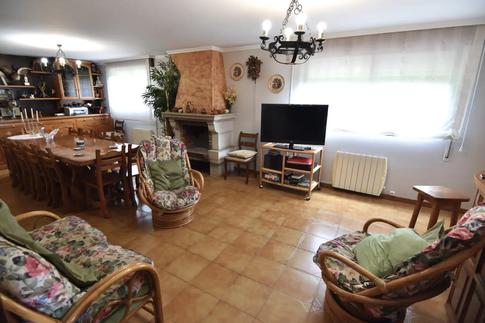 Sala de estar de Casa o chalet en venta en Oleiros con Calefacción, Jardín privado y Parquet