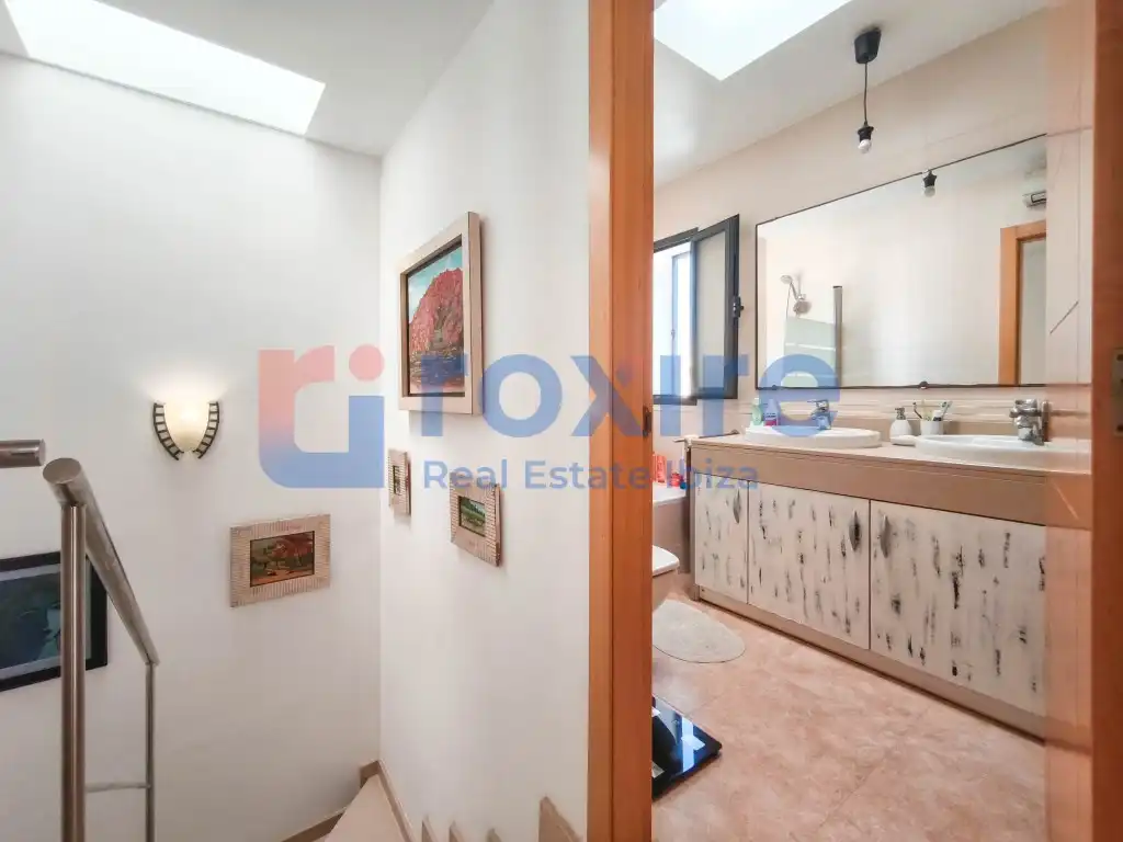 Bany de Casa adosada en venda en Sant Josep de sa Talaia amb Aire condicionat, Terrassa i Piscina