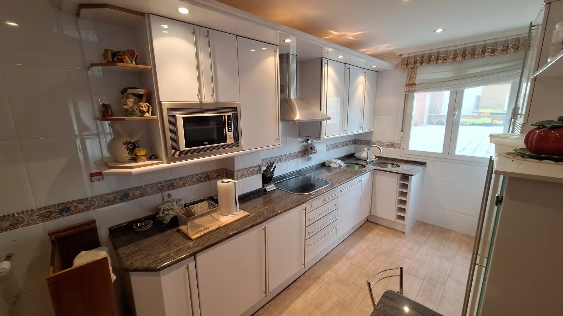 Cocina de Piso en venta en Burgos con Calefacción, Terraza y Amueblado