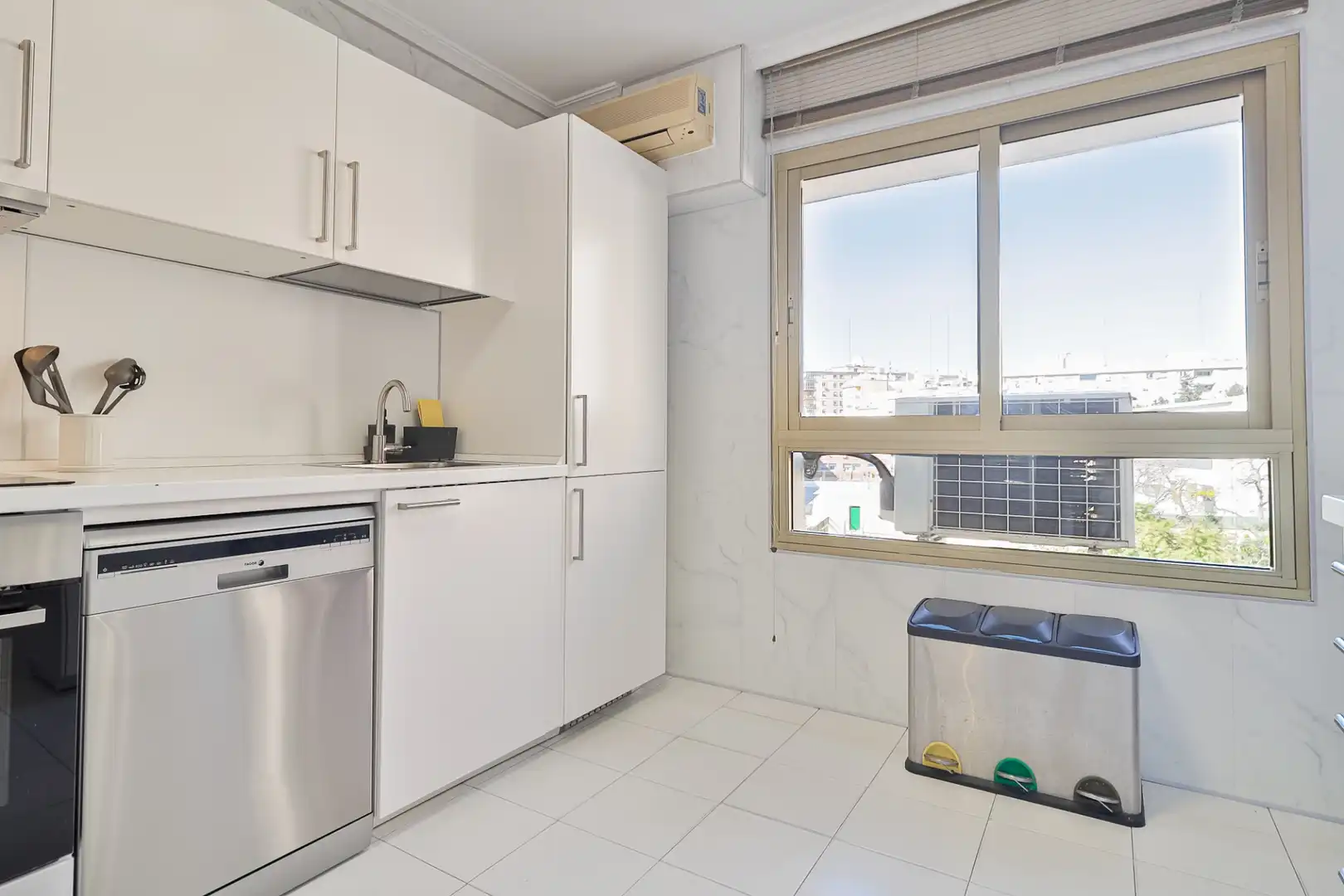 Cocina de Piso de alquiler en Málaga con Aire acondicionado, Amueblado y Internet