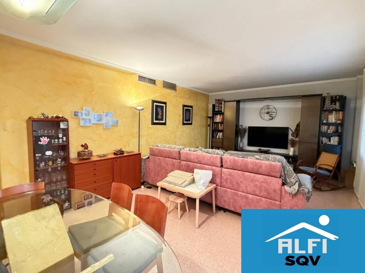 Sala d'estar de Pis en venda en Sant Quirze del Vallès amb Calefacció, Traster i Moblat