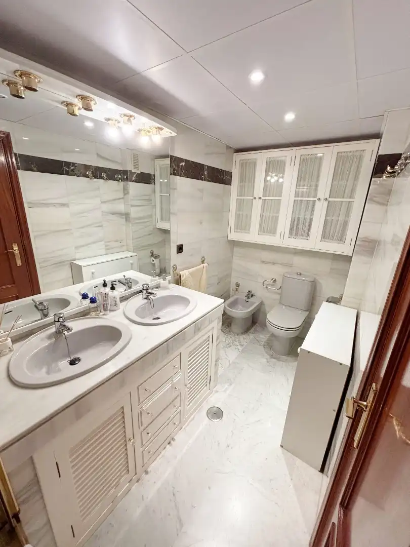 Baño de Piso en venta en Sevilla con Aire acondicionado, Terraza y Piscina comunitaria