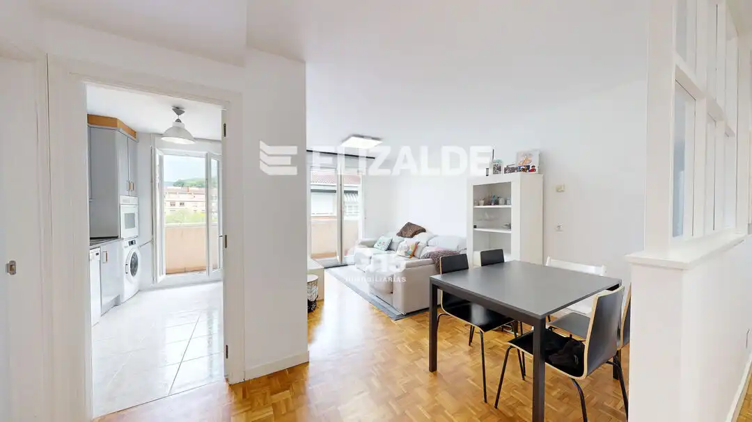 Vista exterior de Àtic en venda en Errenteria amb Calefacció, Jardí privat i Terrassa