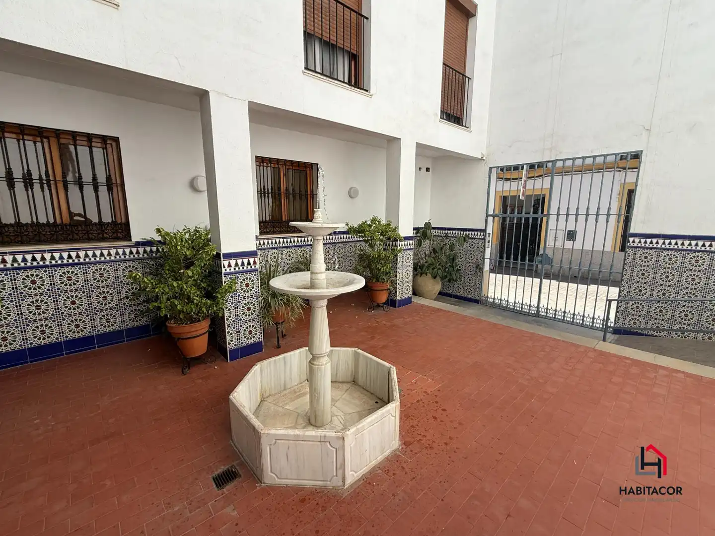 Vista exterior de Planta baixa en venda en Córdoba amb Aire condicionat i Traster