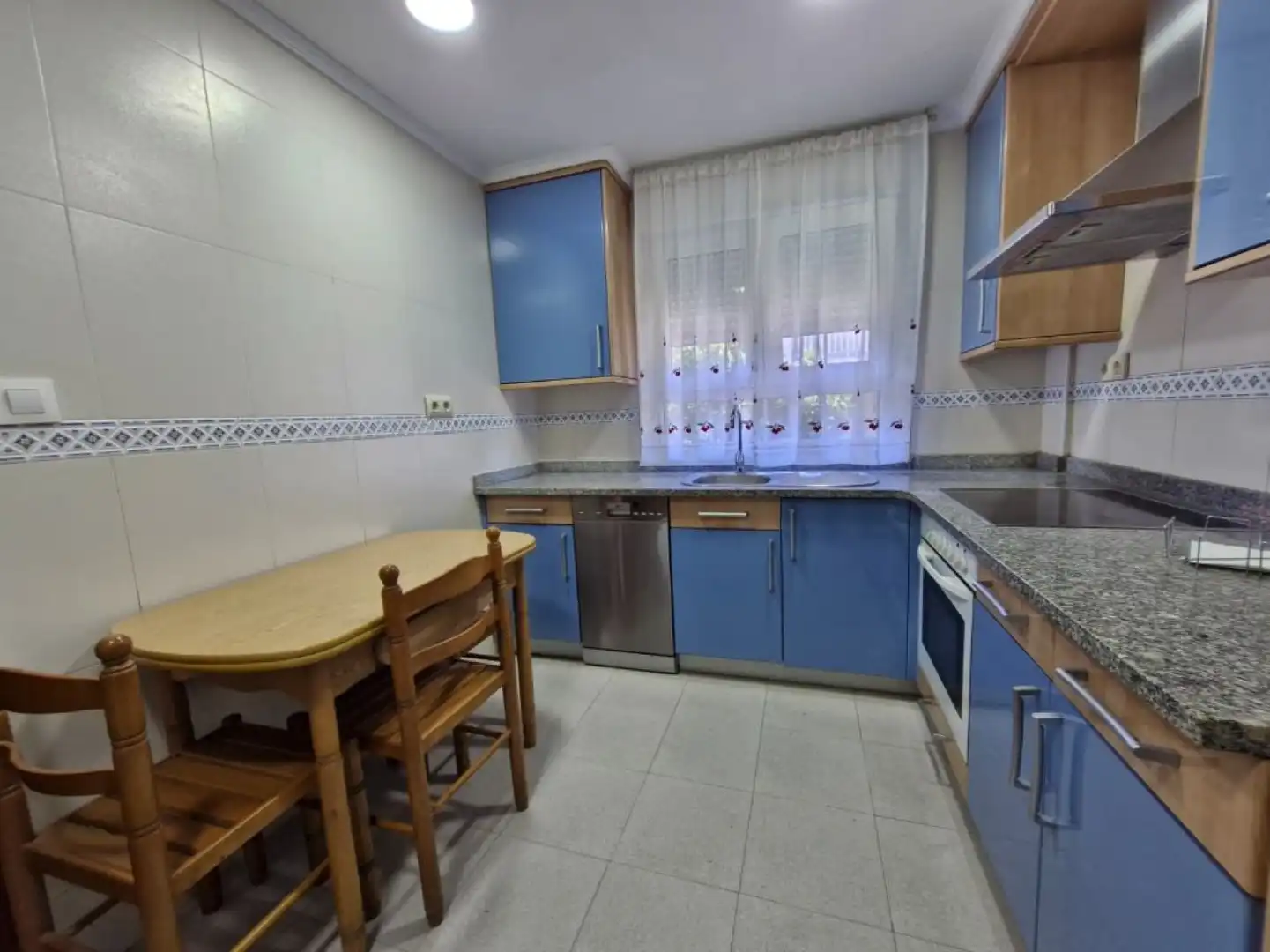 Küche von Einfamilien-Reihenhaus zur Miete in Polanco mit Heizung, Privatgarten und Terrasse