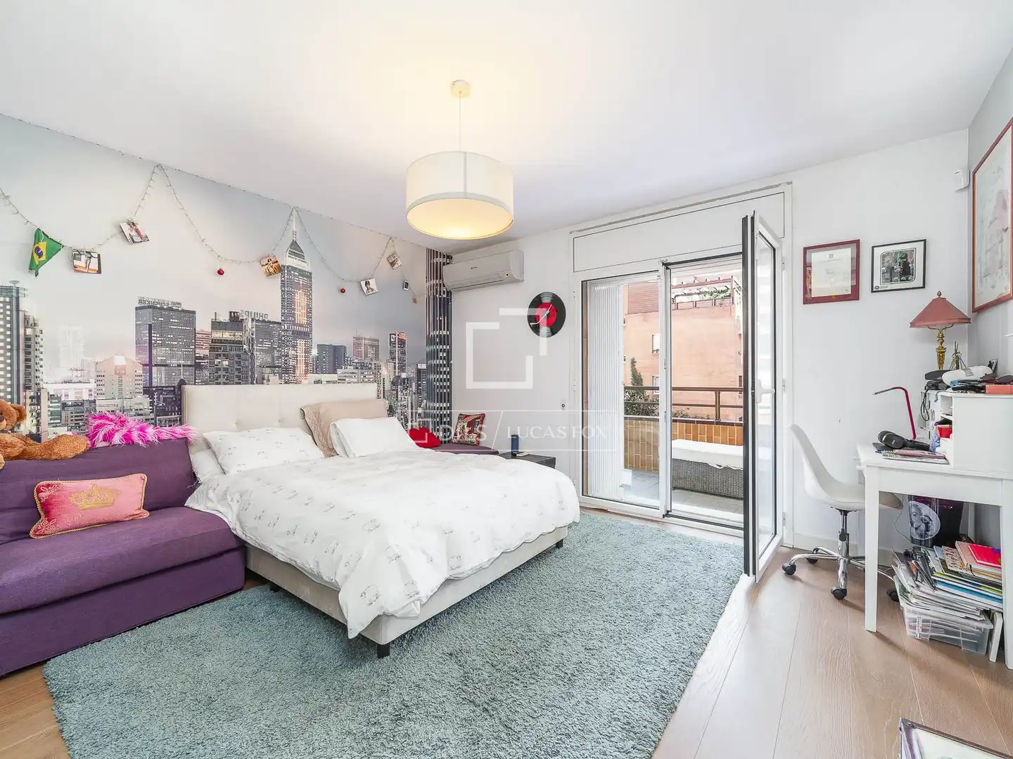 Schlafzimmer von Wohnung zum Verkauf in Barcelona mit Klimaanlage, Heizung und Terrasse