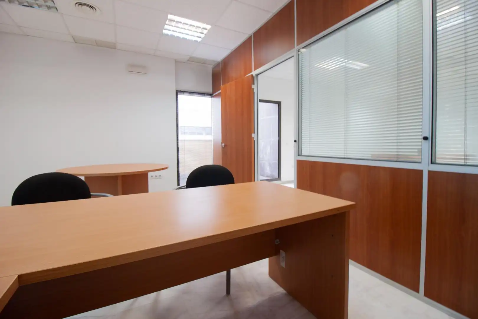 Büro zur Miete in Mairena del Aljarafe mit Klimaanlage und Terrasse