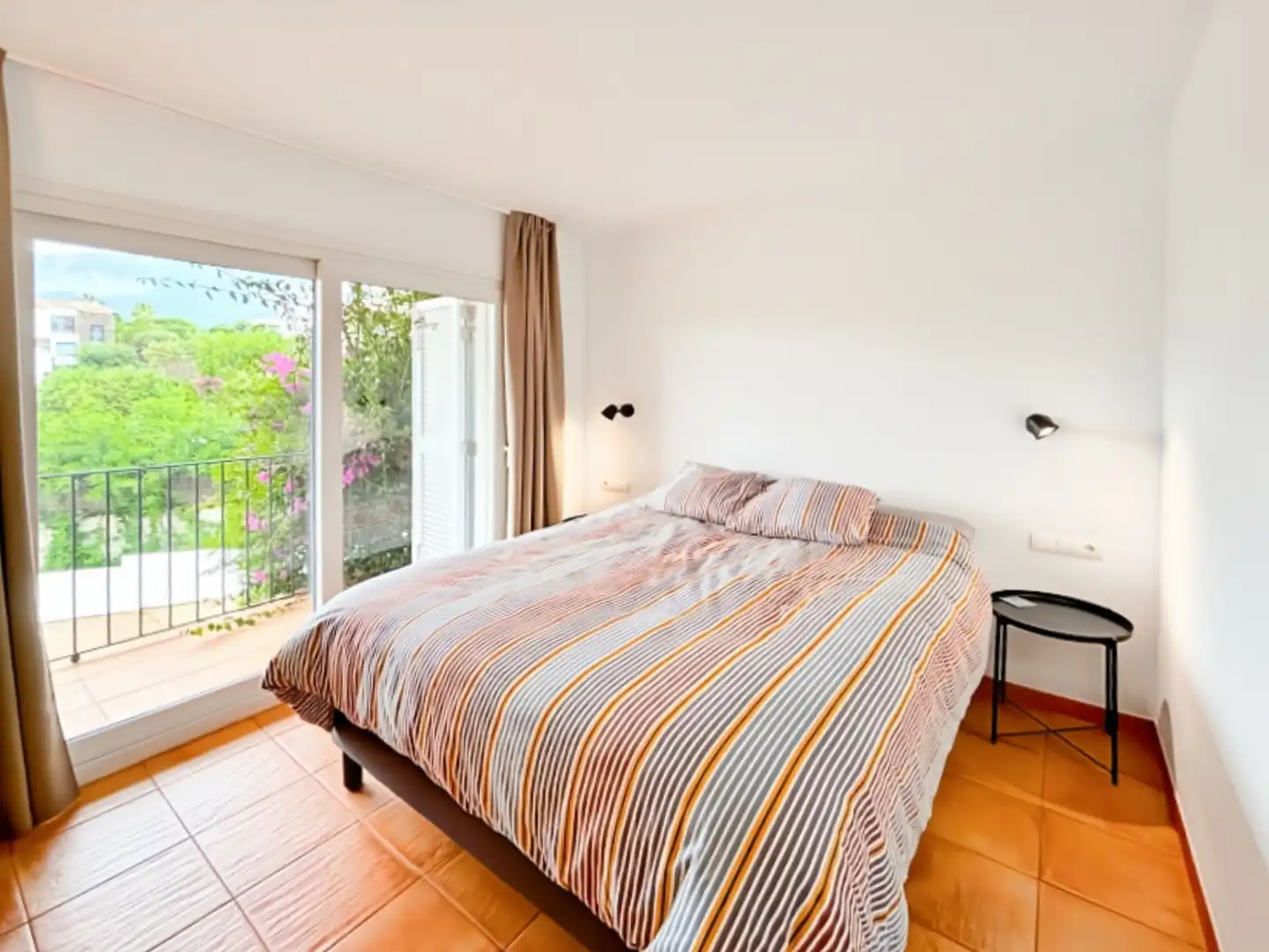Schlafzimmer von Einfamilien-Reihenhaus zum Verkauf in Cadaqués mit Klimaanlage, Heizung und Terrasse