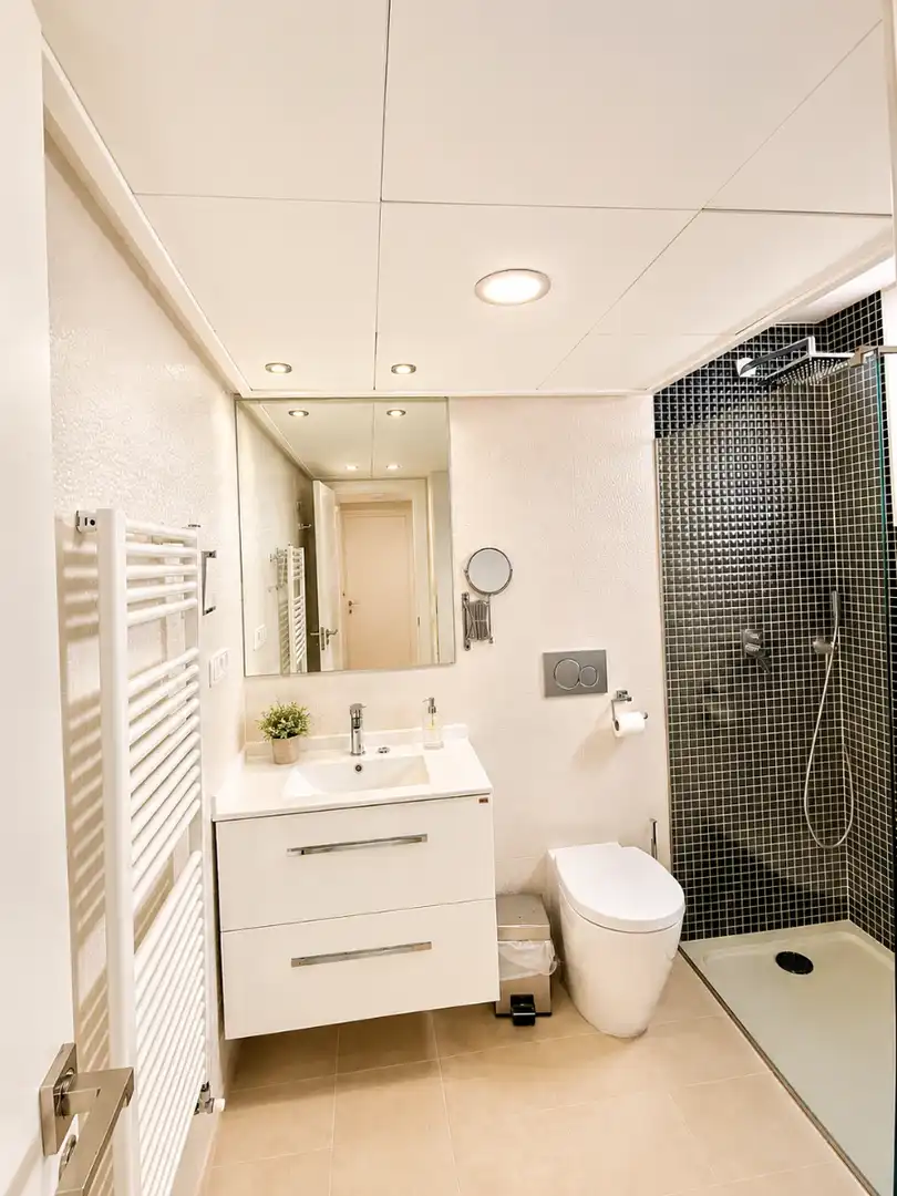 Bathroom of Apartments for rent in Playa del Acequión, Náufragos y Rocío del Mar