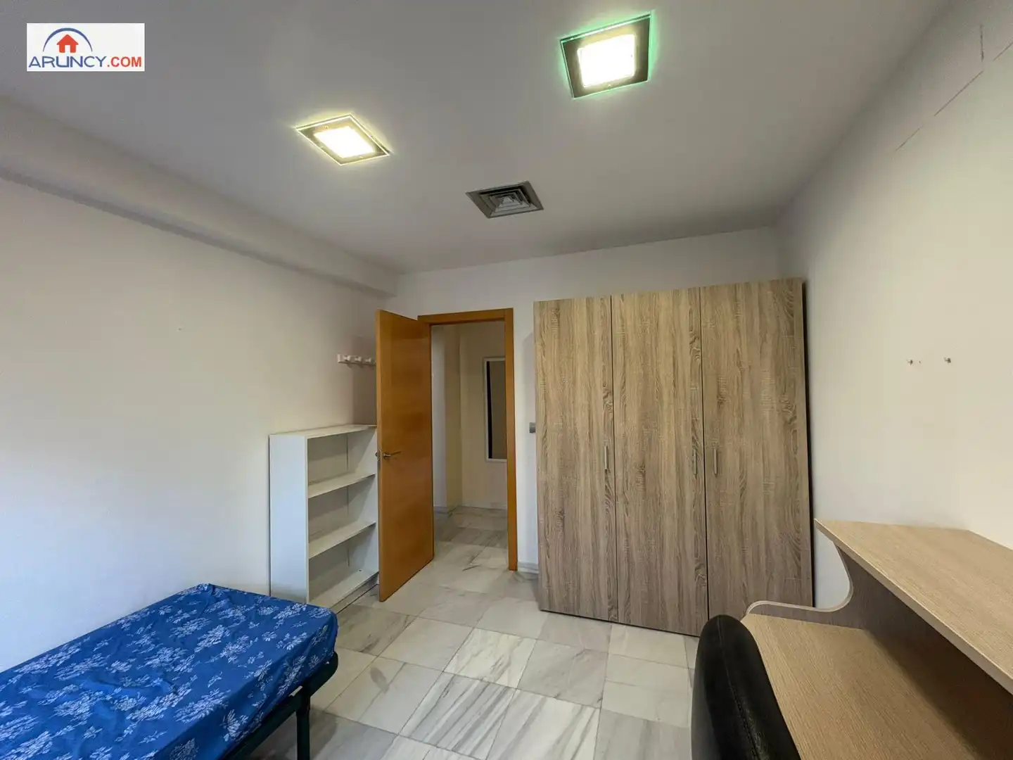 Flat for sale in Sevilla  with Air Conditioner, Terrace and Storage room