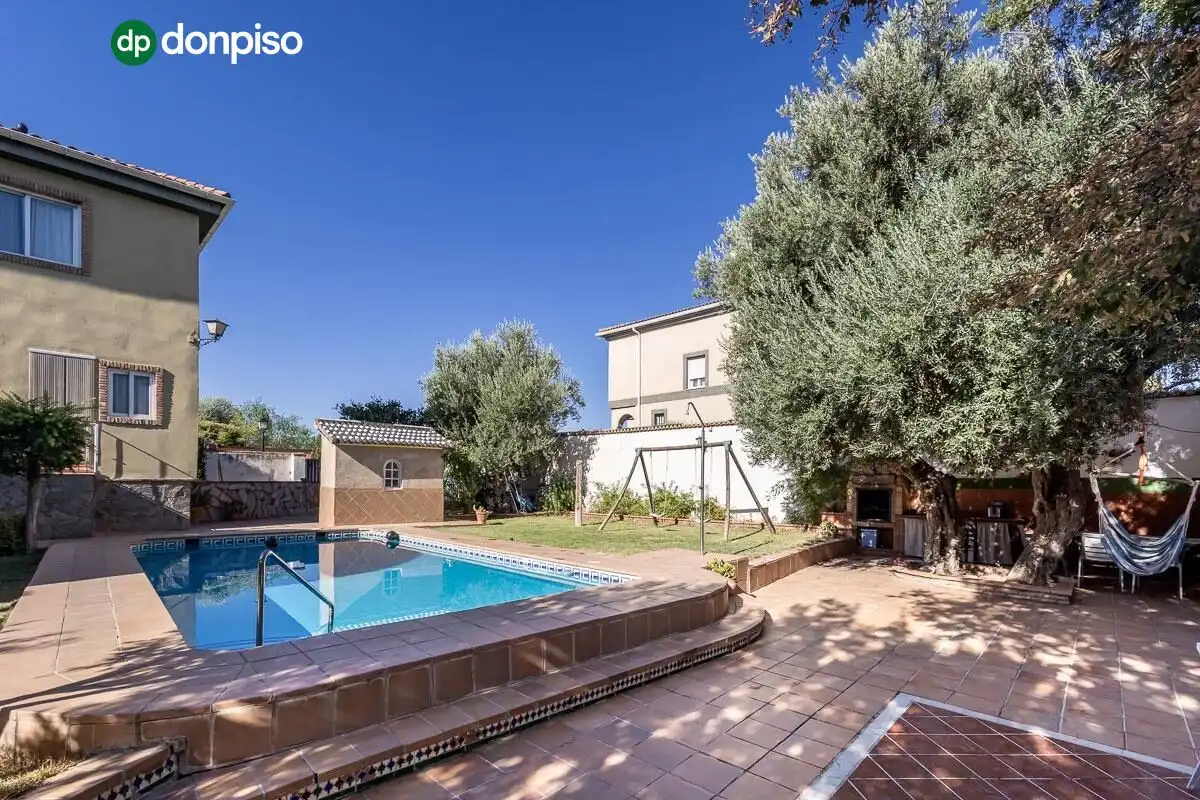 Chalet con piscina en venta en Calle del Arache 5, imagen 5