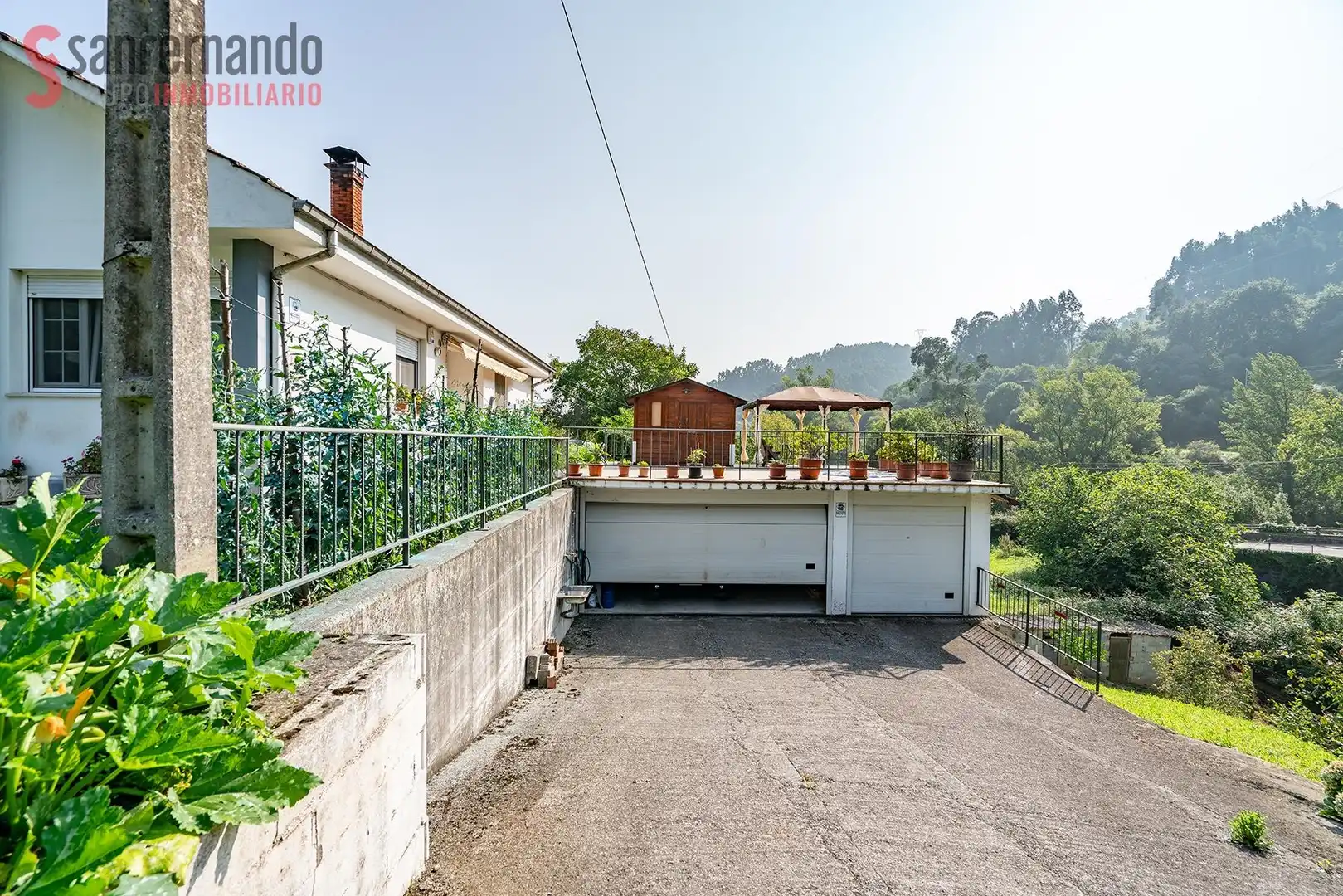 Vista exterior de Casa o xalet en venda en Cartes amb Calefacció, Jardí privat i Terrassa