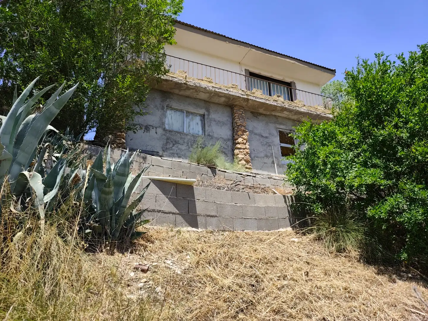 Vista exterior de Casa o xalet en venda en Illana amb Jardí privat, Terrassa i Piscina