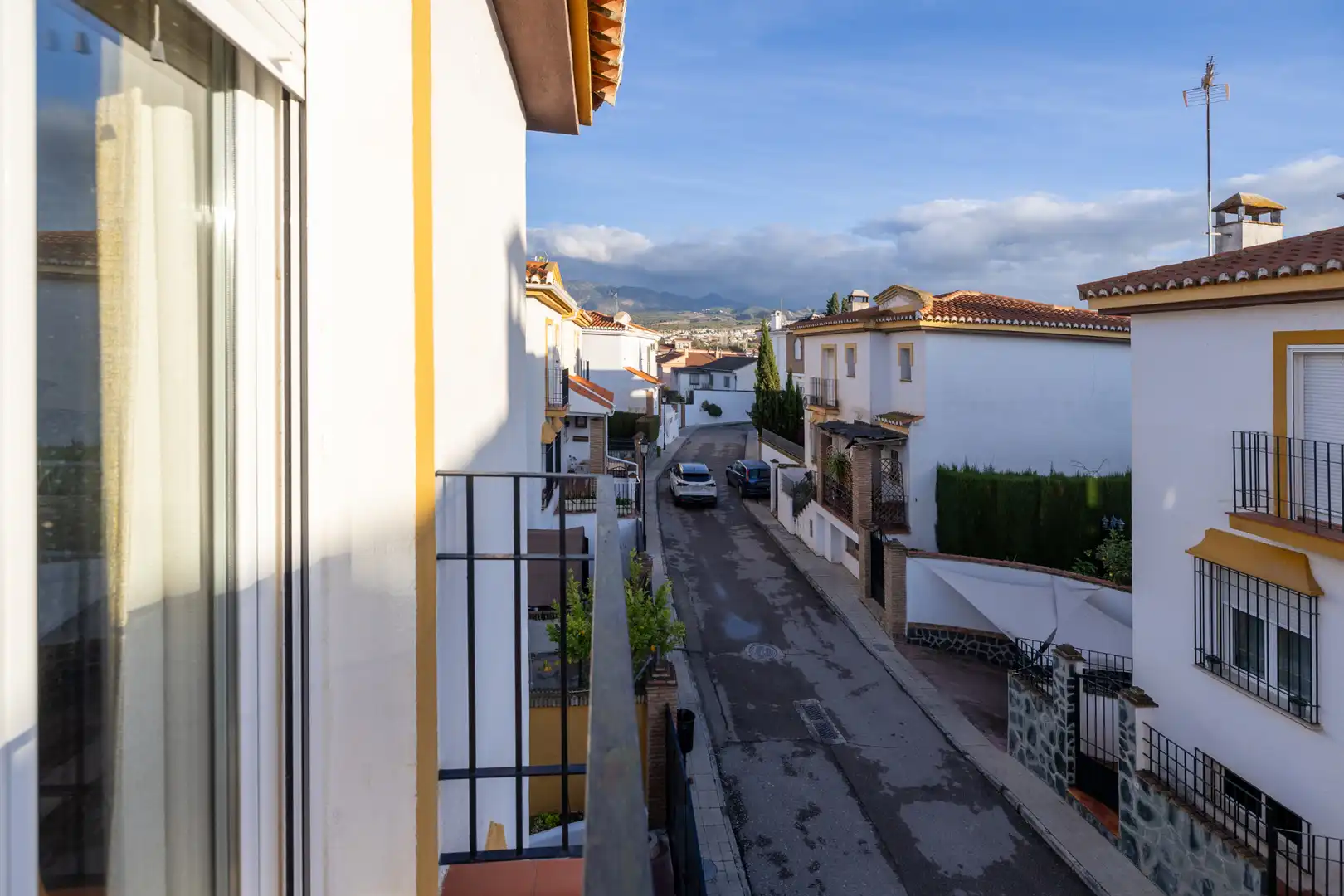 Vista exterior de Casa adosada en venda en Ogíjares amb Aire condicionat, Calefacció i Parquet