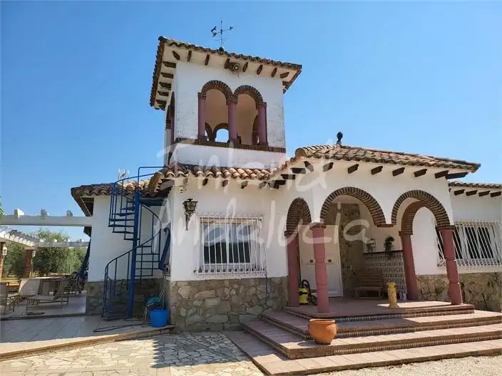 Casa con piscina en venta en Puente Genil