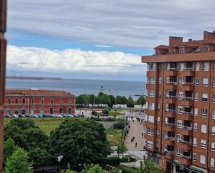 Vista exterior de Pis en venda en Gijón  amb Terrassa i Piscina