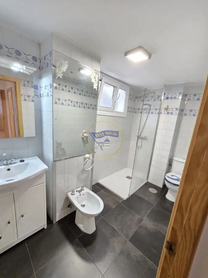 Baño de Piso en venta en Vigo  con Calefacción