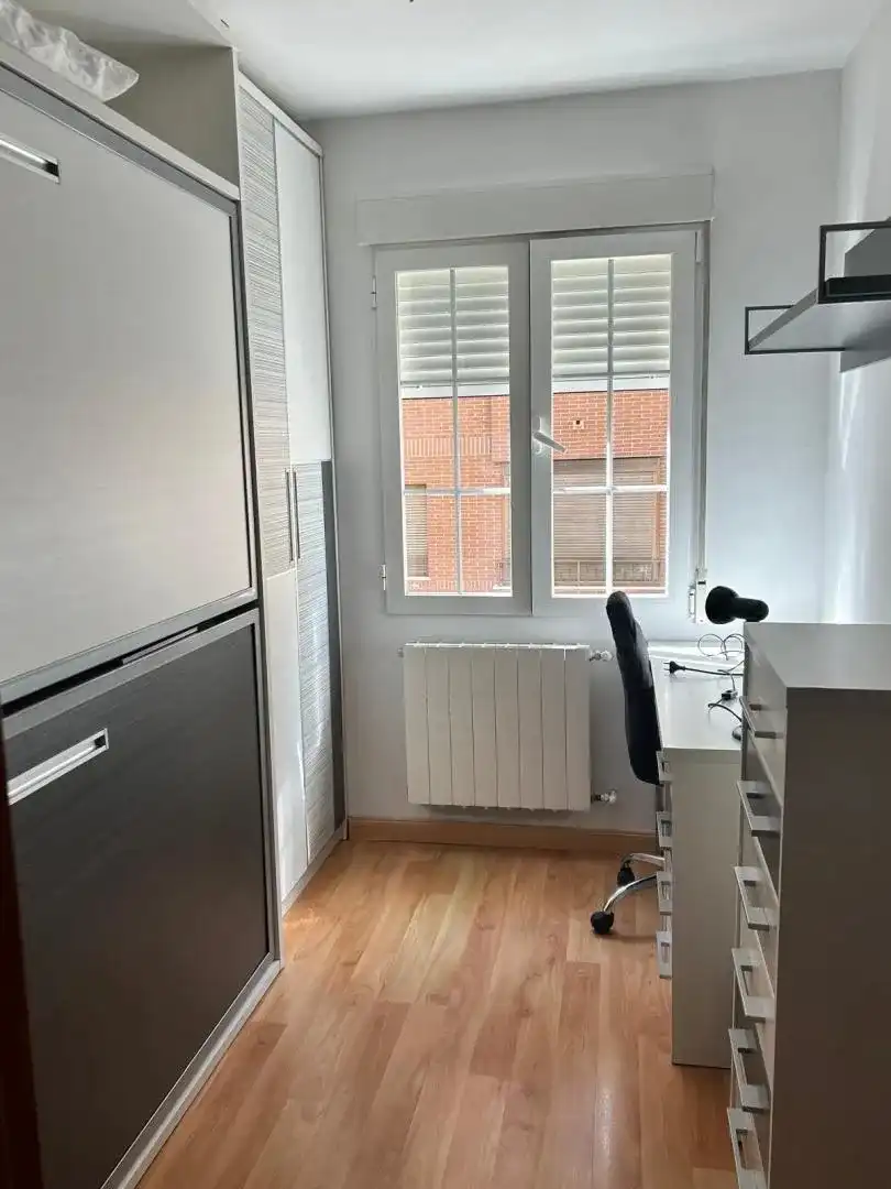 Flat for rent in Granada  with Air Conditioner, Heating and Furnished