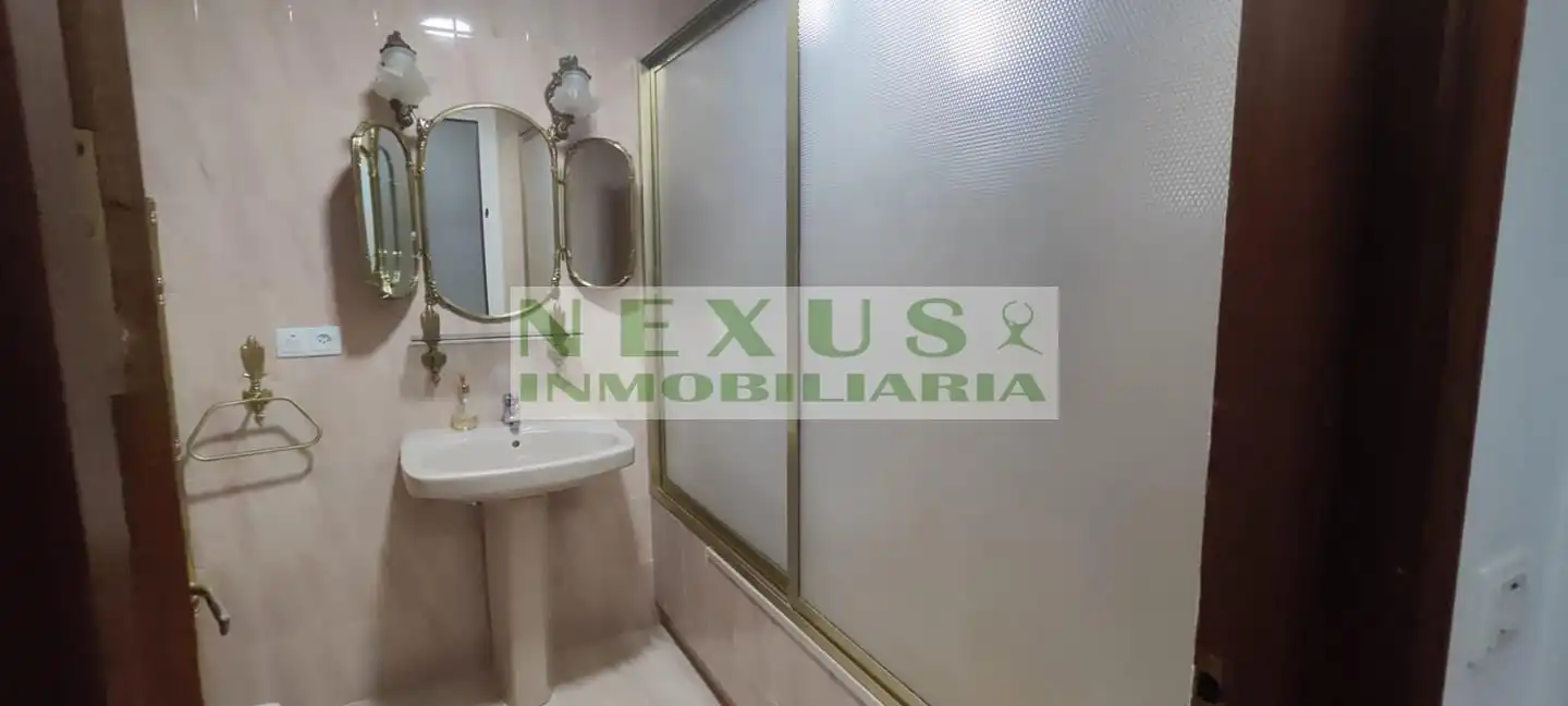 Bathroom of Flat for sale in Cáceres  with Air Conditioner, Heating and Terrace