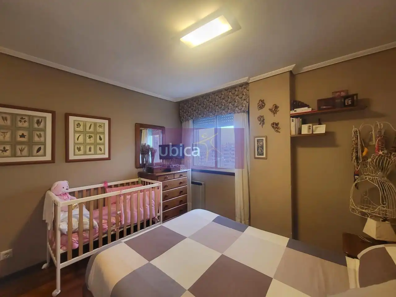 Habitación de Piso en venta en Vigo  con Calefacción, Parquet y Trastero