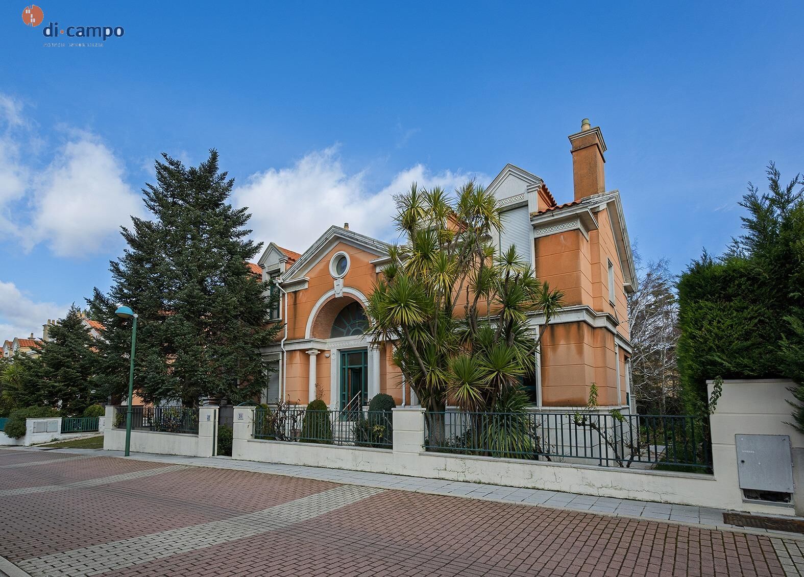 Vista exterior de Casa o xalet en venda en Valladolid Capital amb Calefacció, Terrassa i Piscina comunitària