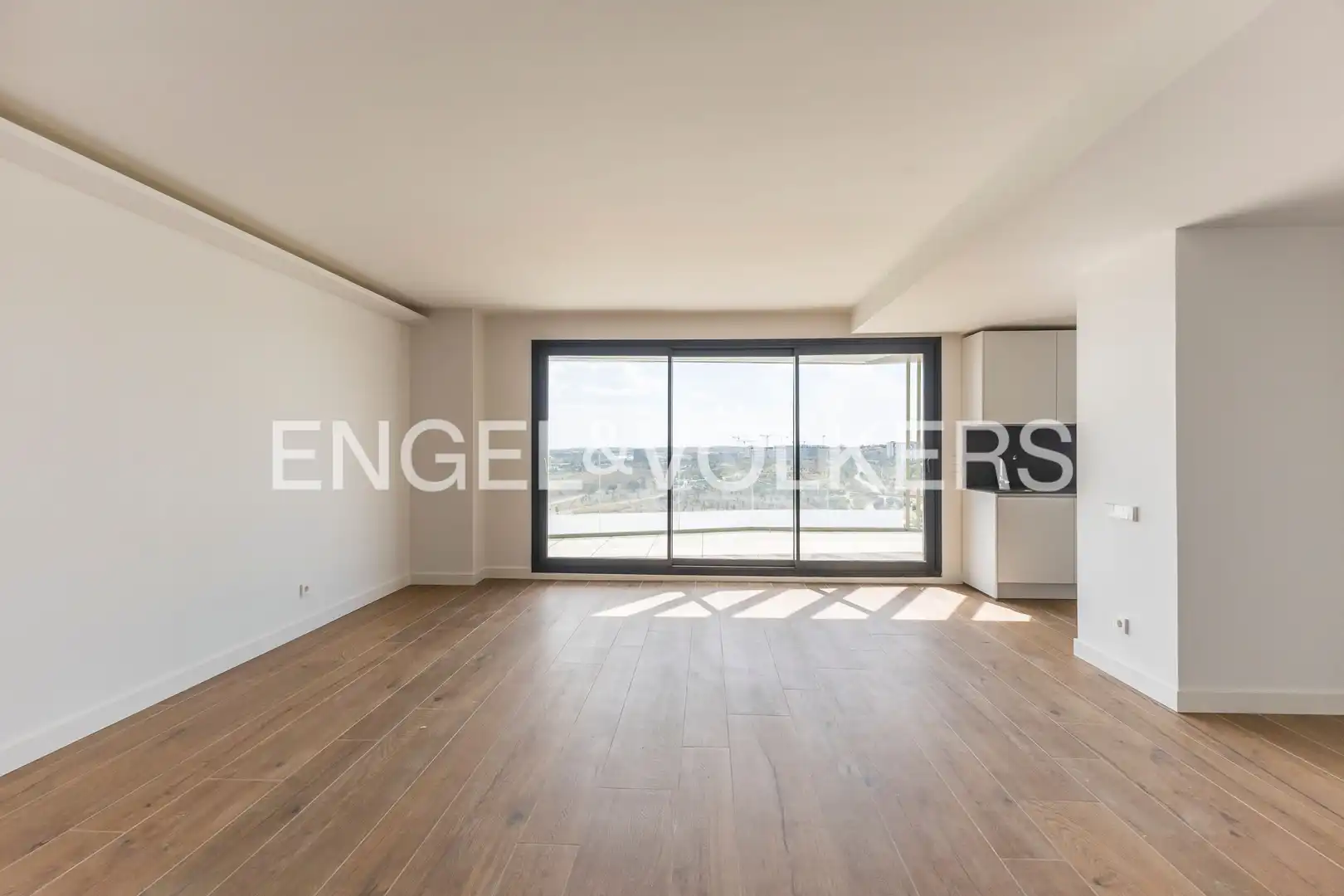 Wohnzimmer von Dachboden zum Verkauf in Madrid mit Klimaanlage, Heizung und Terrasse