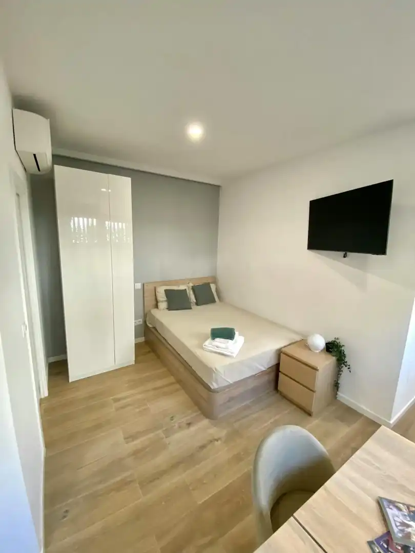 Schlafzimmer von Wohnung zur Miete in Madrid mit Klimaanlage, Heizung und Privatgarten
