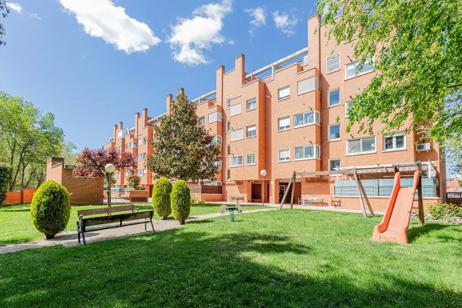Außenansicht von Wohnung zum Verkauf in Valdemoro mit Klimaanlage, Heizung und Abstellraum