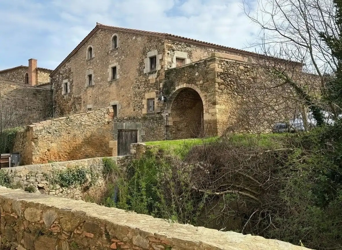 Vista exterior de Finca rústica en venda en Juià amb Jardí privat