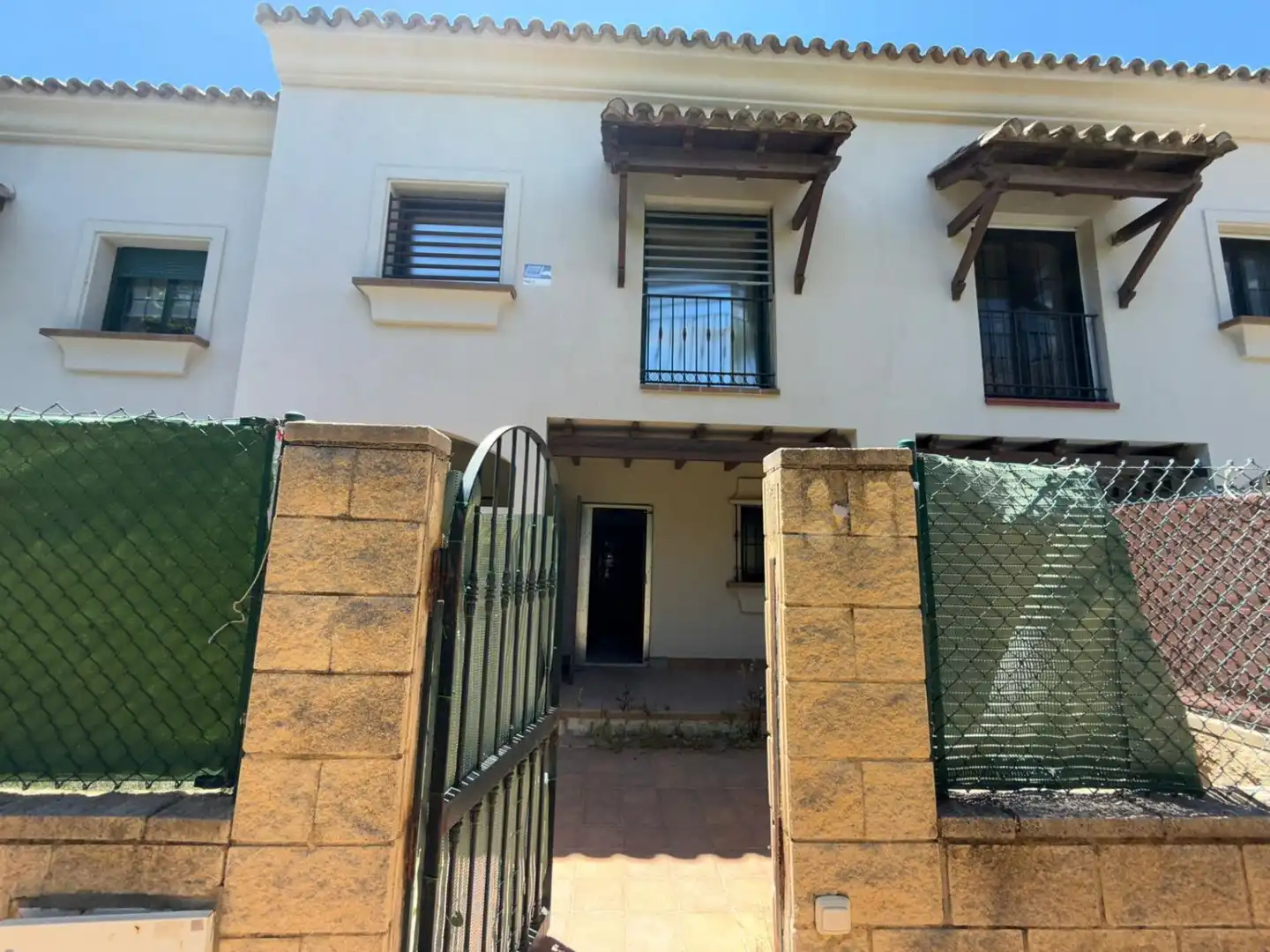 Vista exterior de Casa o xalet en venda en Marbella amb Calefacció, Jardí privat i Terrassa