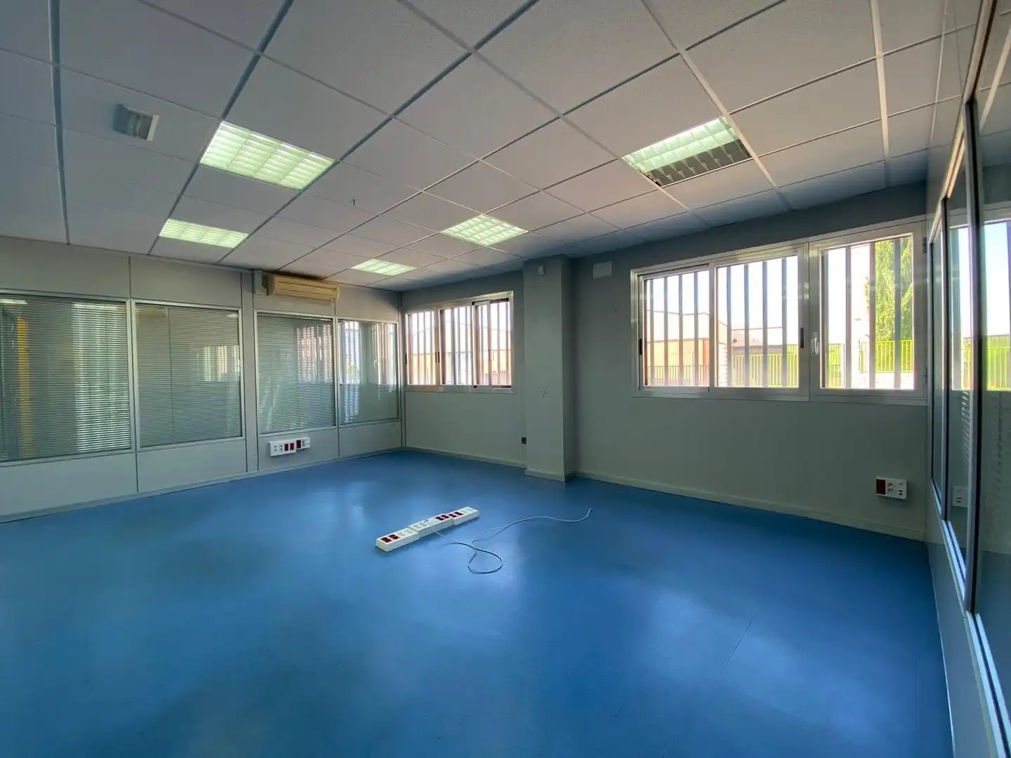 Nave industrial en venta en Torres de la Alameda