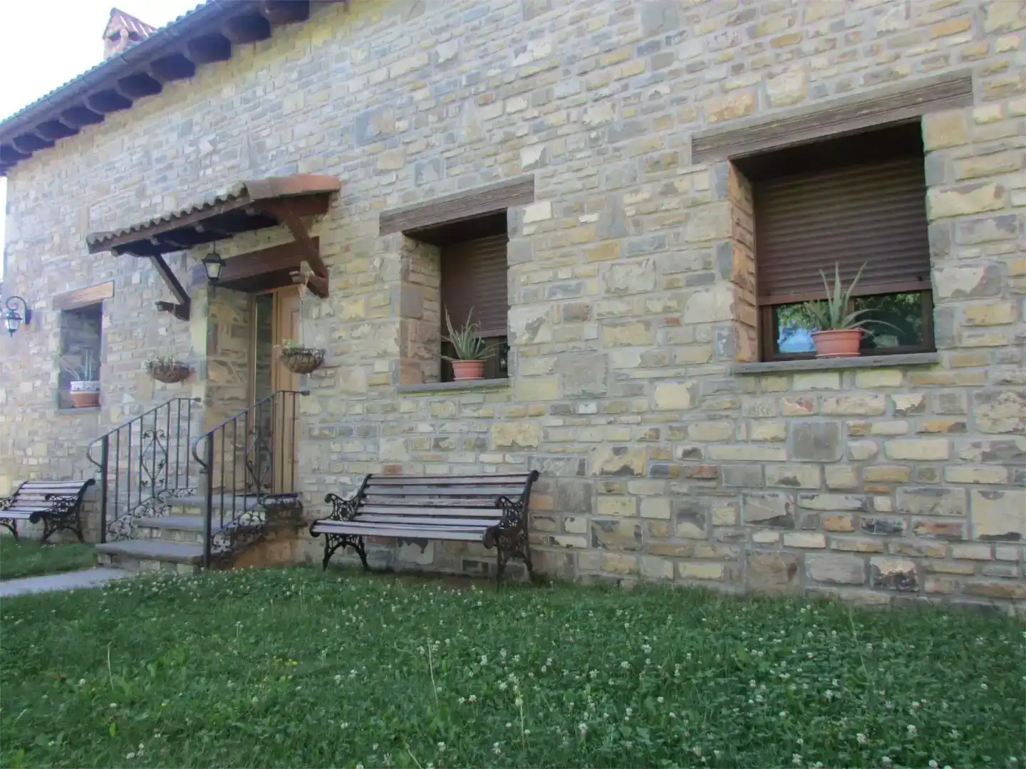 Vista exterior de Casa o xalet de lloguer en Jaca amb Jardí privat, Parquet i Moblat